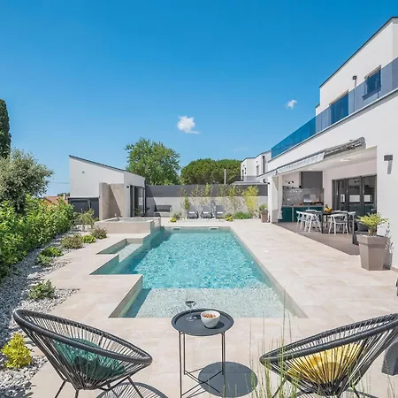 4 Bedroom Beautiful In Holiday home