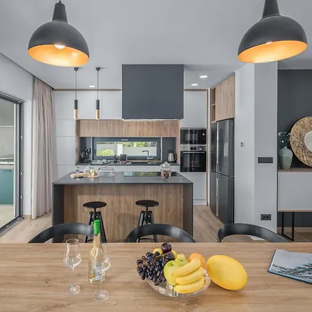 4 Bedroom Beautiful In * Banjole
