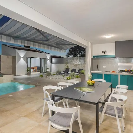 Holiday home 4 Bedroom Beautiful In *