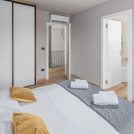 4 Bedroom Beautiful In * Banjole