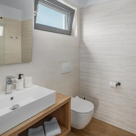 Holiday home 4 Bedroom Beautiful In