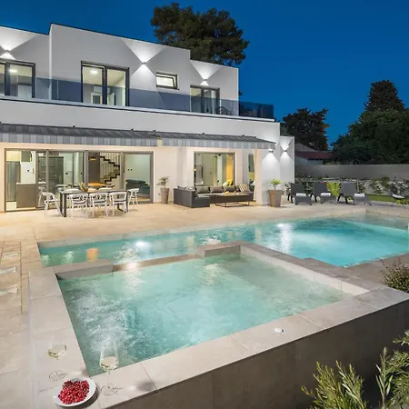 4 Bedroom Beautiful In