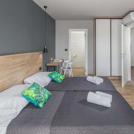 4 Bedroom Beautiful In Prázdninový dům *