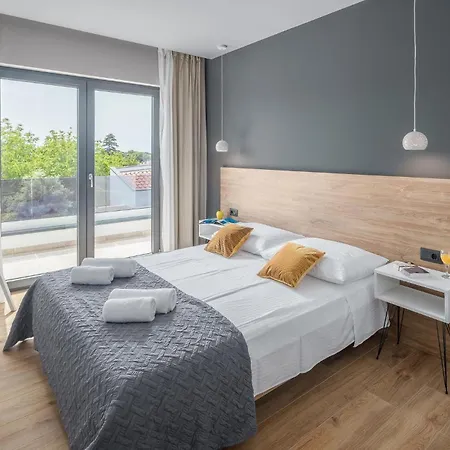 בית נופש 4 Bedroom Beautiful In באניולה