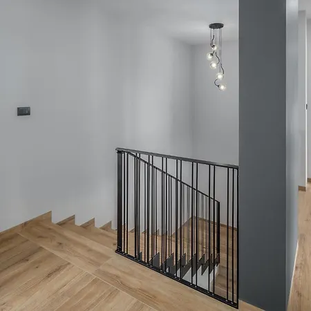 4 Bedroom Beautiful In *