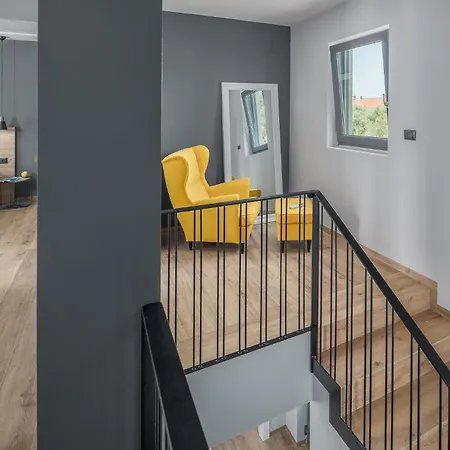 4 Bedroom Beautiful In * באניולה