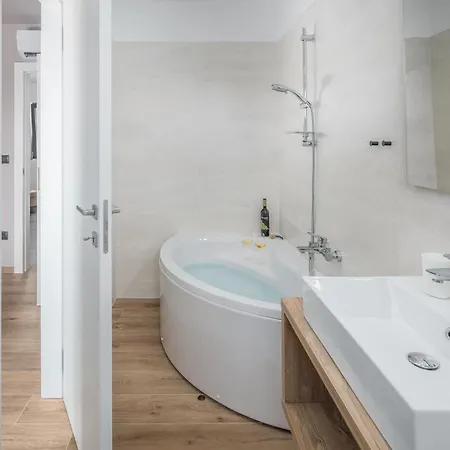 4 Bedroom Beautiful In Prázdninový dům