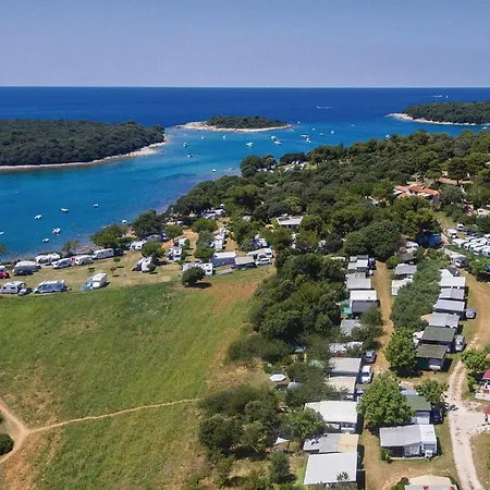 4 Bedroom Beautiful In בית נופש *